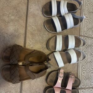 Girls size 1 Assorted Sandals Collection. All good shape. 4 pair.